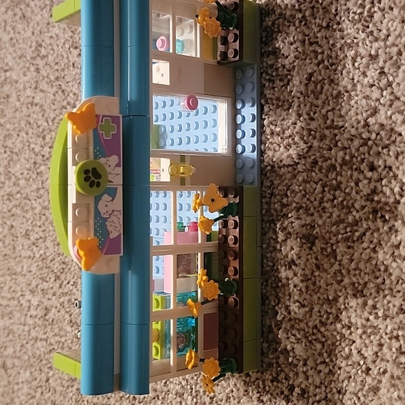 Lego Friends Heartlake Vet Set - Picture 4 of 6